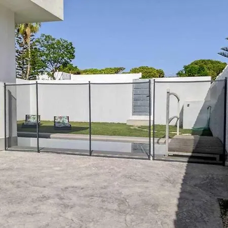Maruja Moderna Casa Con Piscina Villa